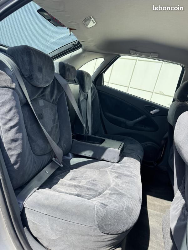 Citroën C5 2.0HDI 110Ch CLIM AUTO GAR 3M (image 8)