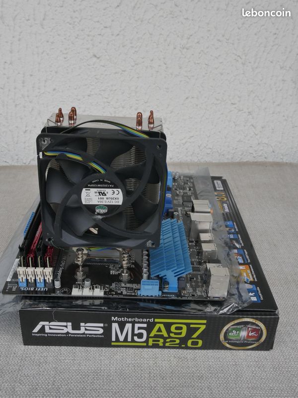 Carte mère ASUS M5A97 EVO R2.0 avec processeur, barrettes mémoires, ventirad (image 3)