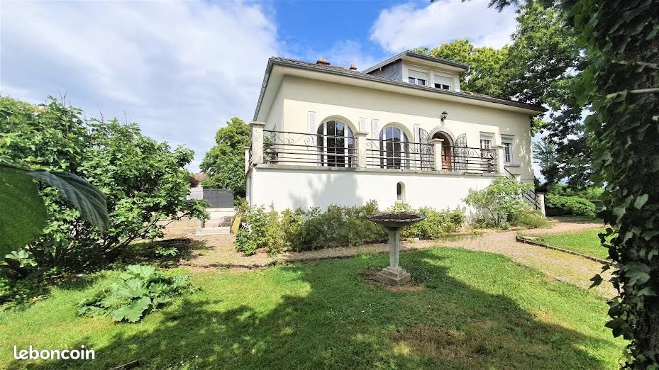 Maison 6 pièces 240 m² · à Luxeuil-les-Bains · 240 m² · 300 000 €