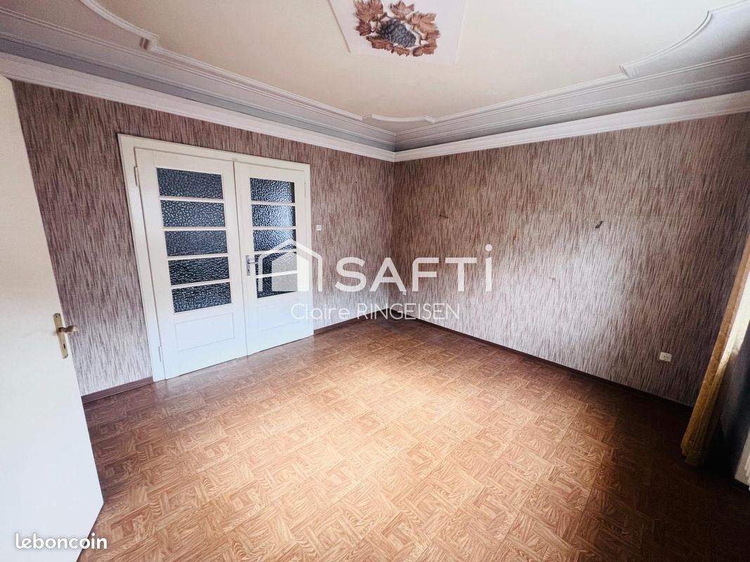 Maison 11 pièces 268 m² · à Etzling · 268 m² · 159 900 €