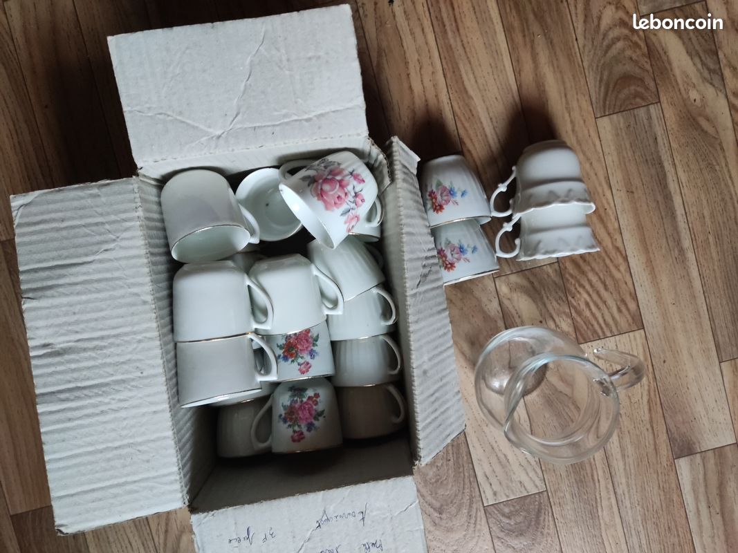 Assiettes, tasses (image 5)