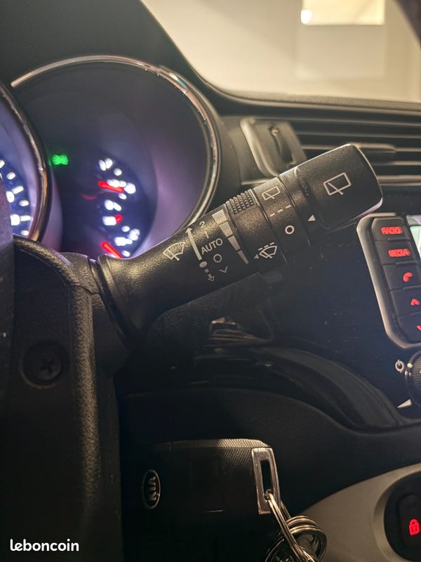 Kia rio 1.4 crdi 90 uefa euro 2016 (image 21)
