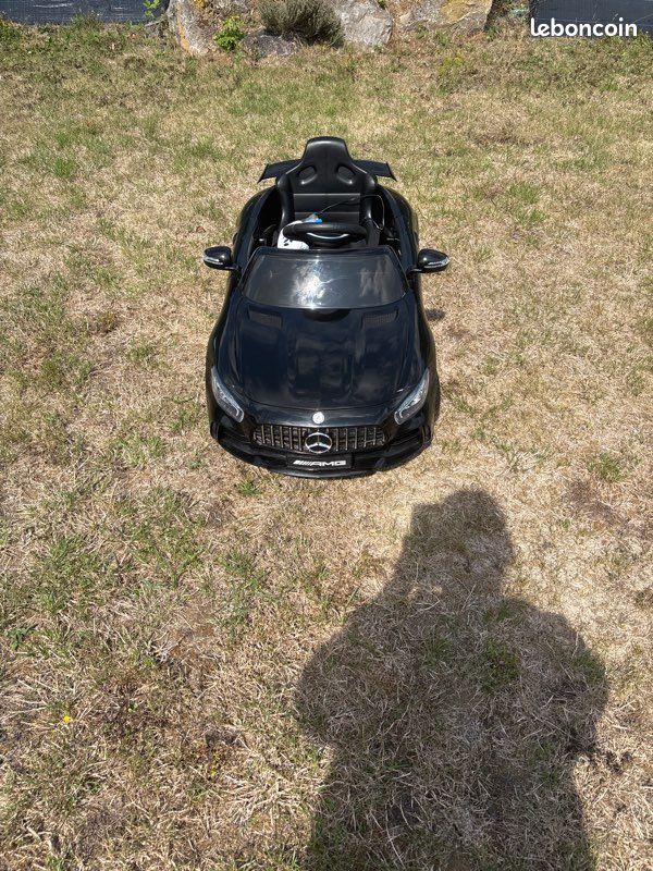 Voiture électrique enfant Mercedes AMG (image 1)