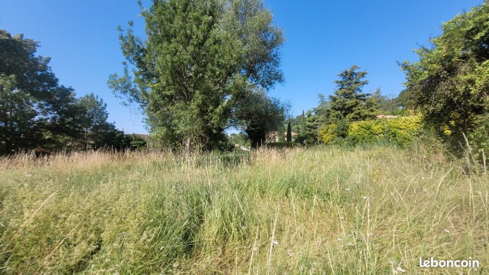 Terrain 745 m² · à Aouste-sur-Sye · 131 000 €