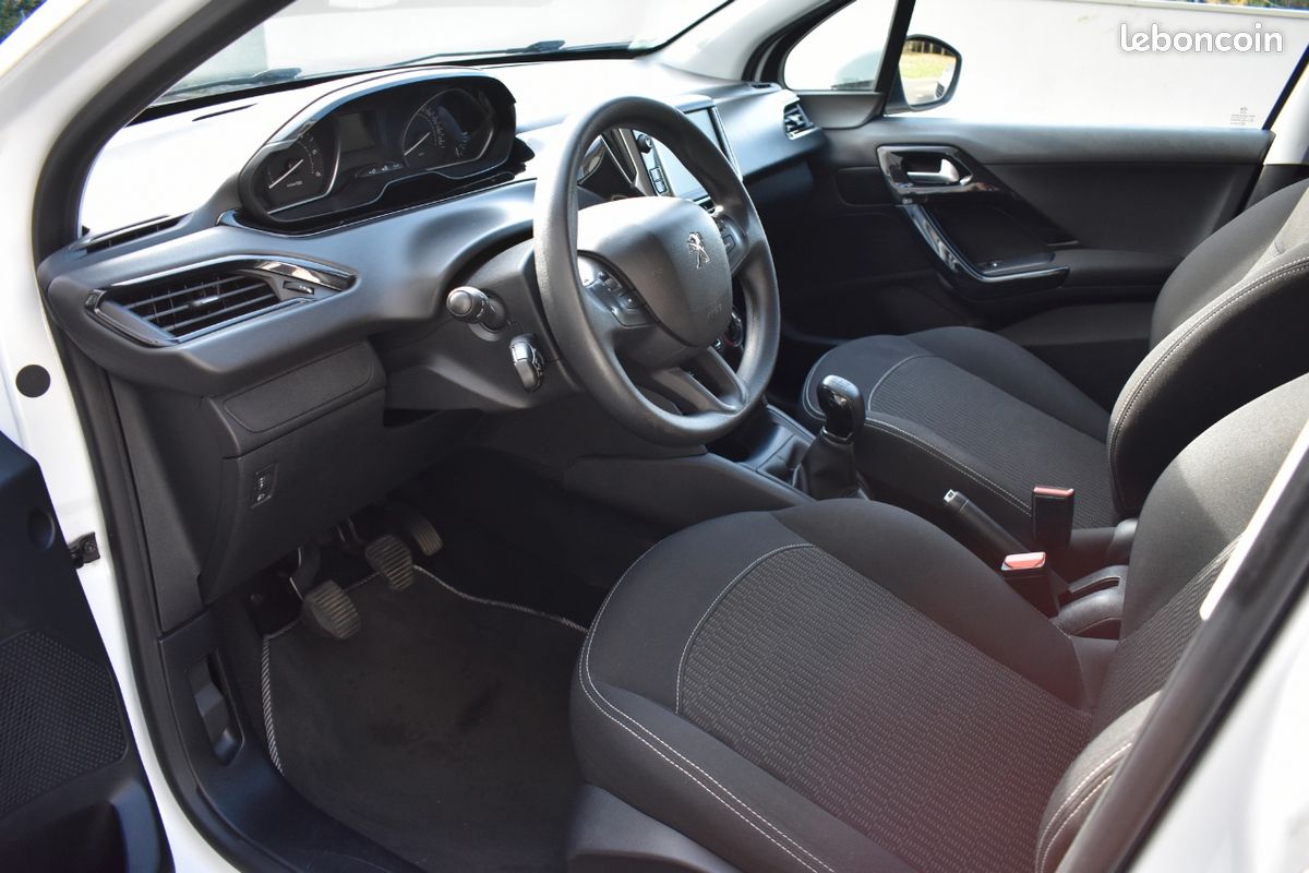 Peugeot 208 Active 1.6 BlueHDI 100ch (image 3)