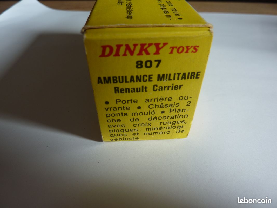 Dinky Toys, Troisiéme Version 807 Ambulance Renault Military 4X4 X