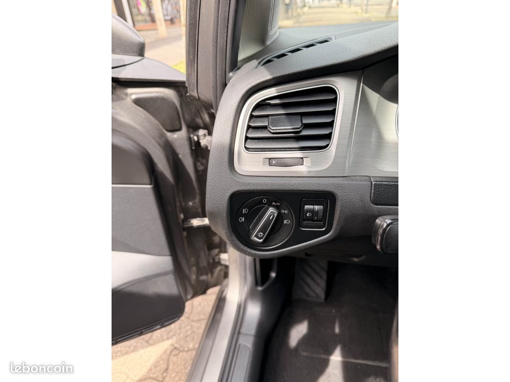 VOLKSWAGEN GOLF 1.6 16V TDI CR FAP BlueMotion - 105 - BV DSG 7 VII BERLINE Confortline PHASE 1 (image 29)