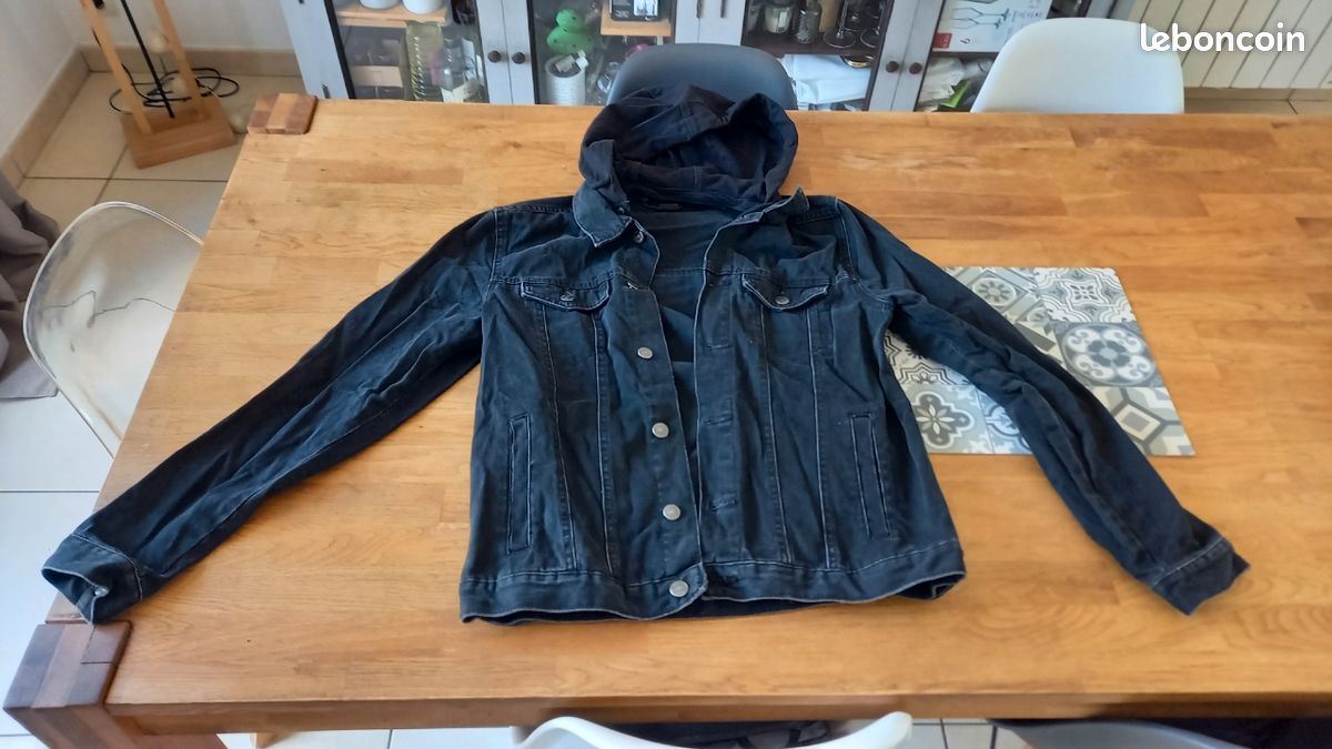 Veste jean à capuche noir taille 14 ans Vêtements