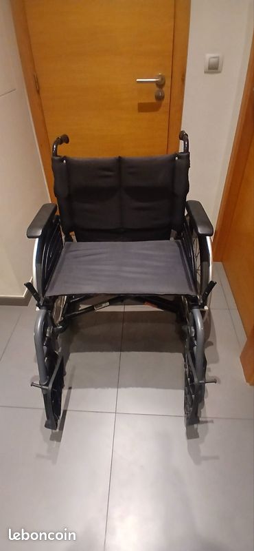 Fauteuil roulant (image 1)