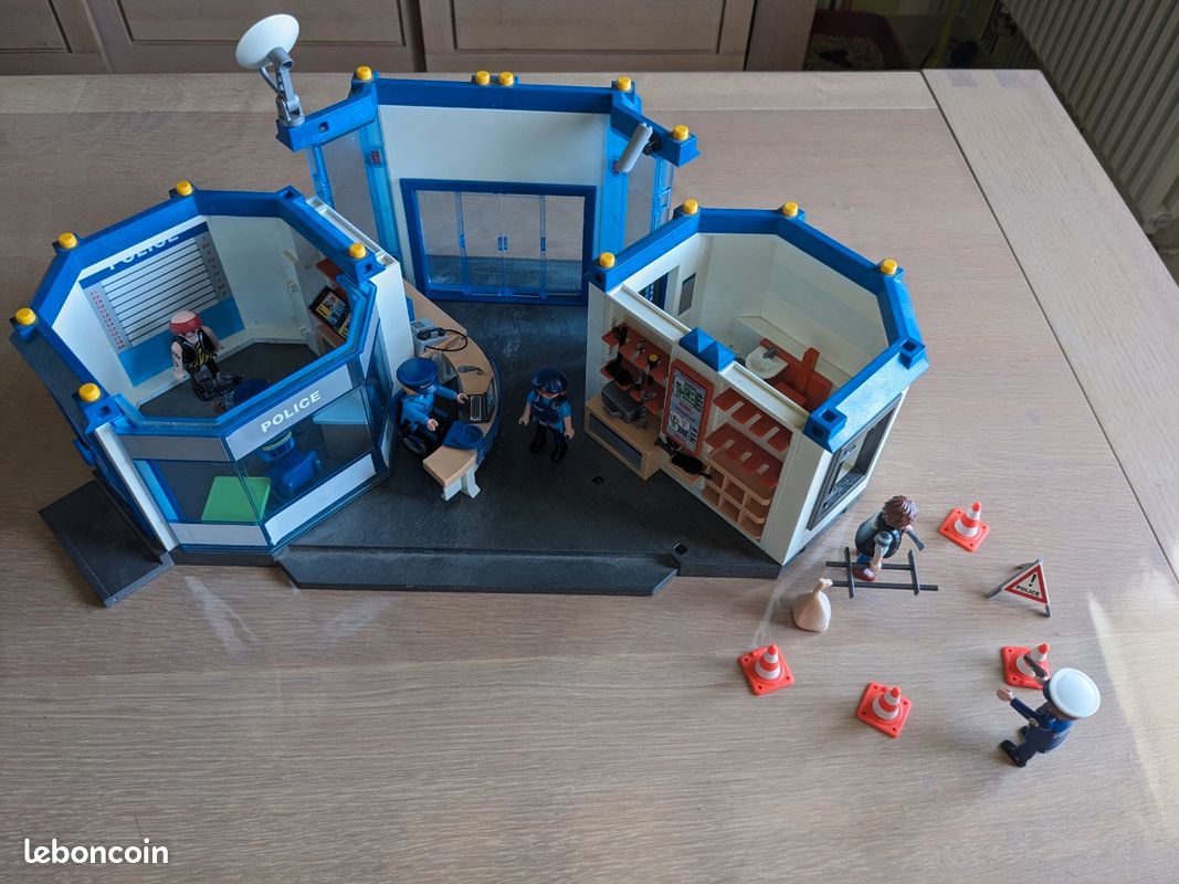 Playmobil : 4264 : Piece détachée : 30515100 : Commissariat de police Playmobil : 4264 : Piece détachée : 30515100 : Commissariat de police