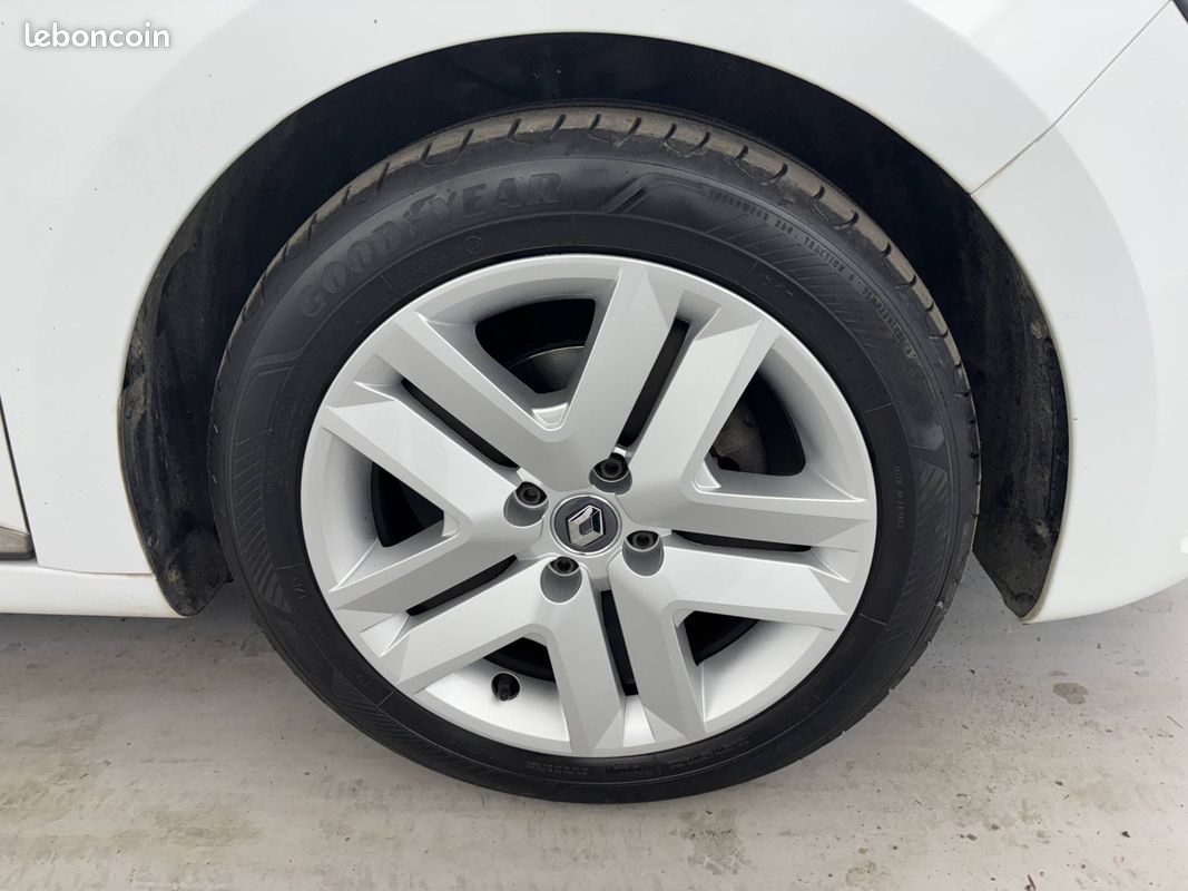 RENAULT Clio TCe 90 - 21 Business (image 21)