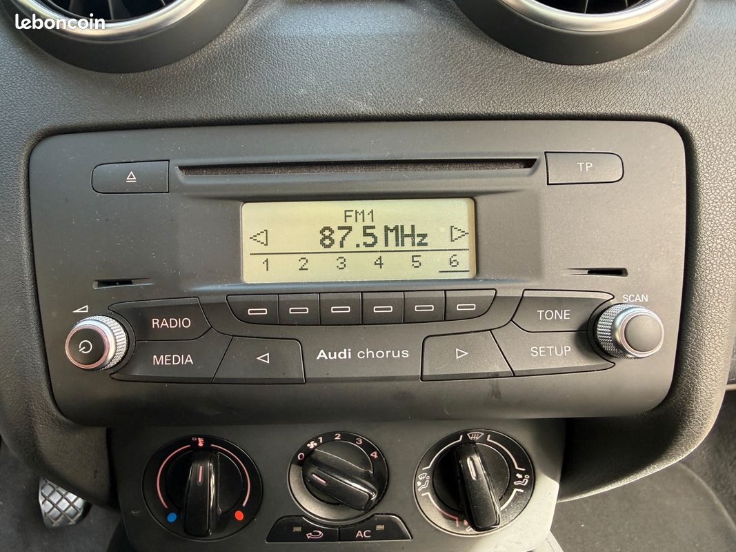 AUDI A1 1.2 TFSI 90 CH AMBIENTE * SIEGES CHAUFFANTS * CLIMATISATION * CHAINE DISTRIBUTION CHANGEe (image 17)