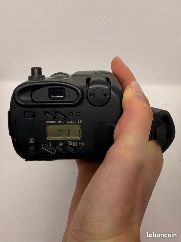 CANON EOS 250D Appareil Photo Reflex Numérique + Objectif 18-55mm f/4-5