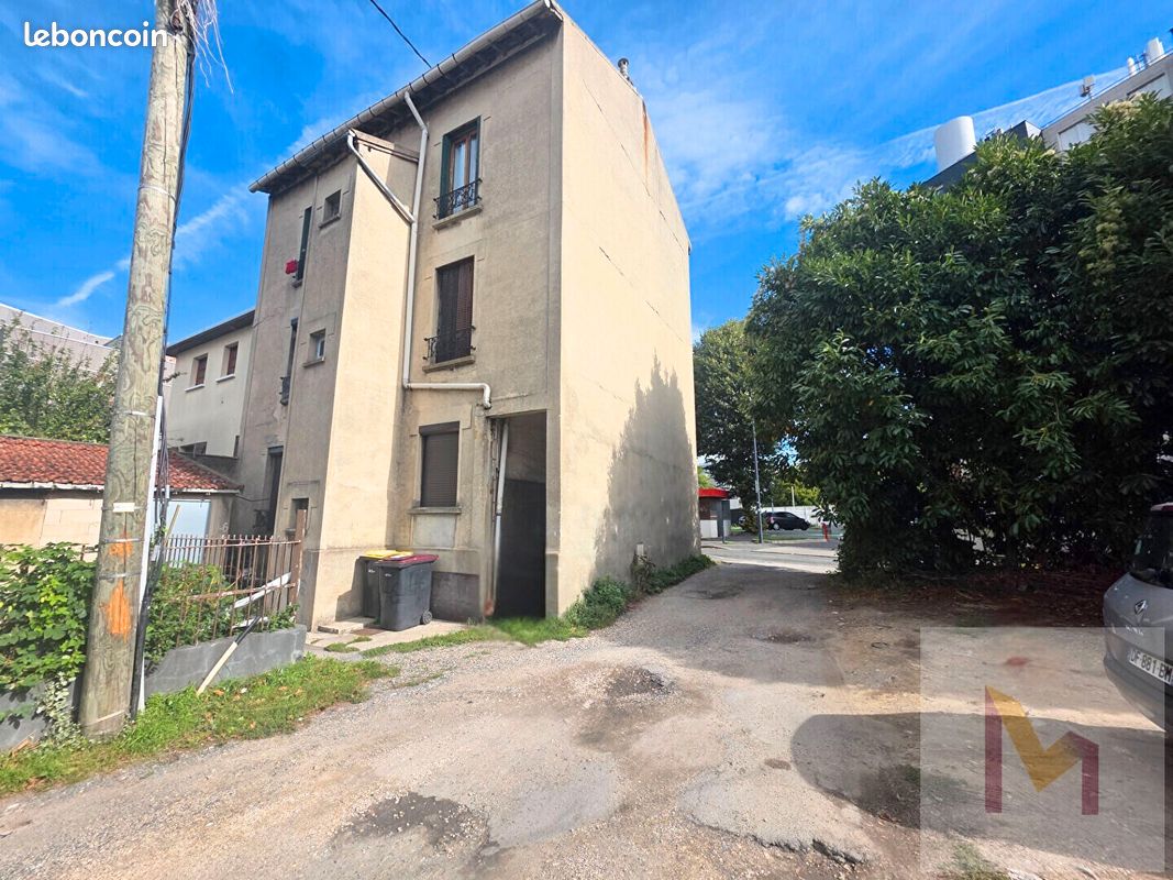 Immeuble 161 m² · à Montreuil · 161 m² · 498 750 €