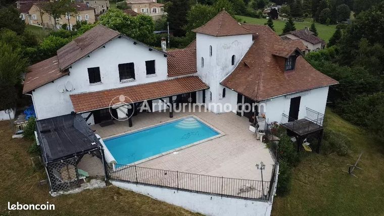 Maison 9 pièces 264 m²