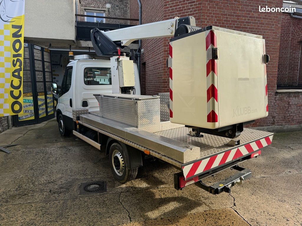IVECO DAILY 35S14 – NACELLE KLUBB 11 m – 2018 – 1ère main TVA récupérable (image 3)