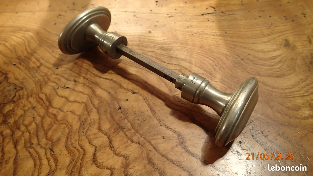 Paire de Bouton/Poignée de porte ancienne argentée (image 1)