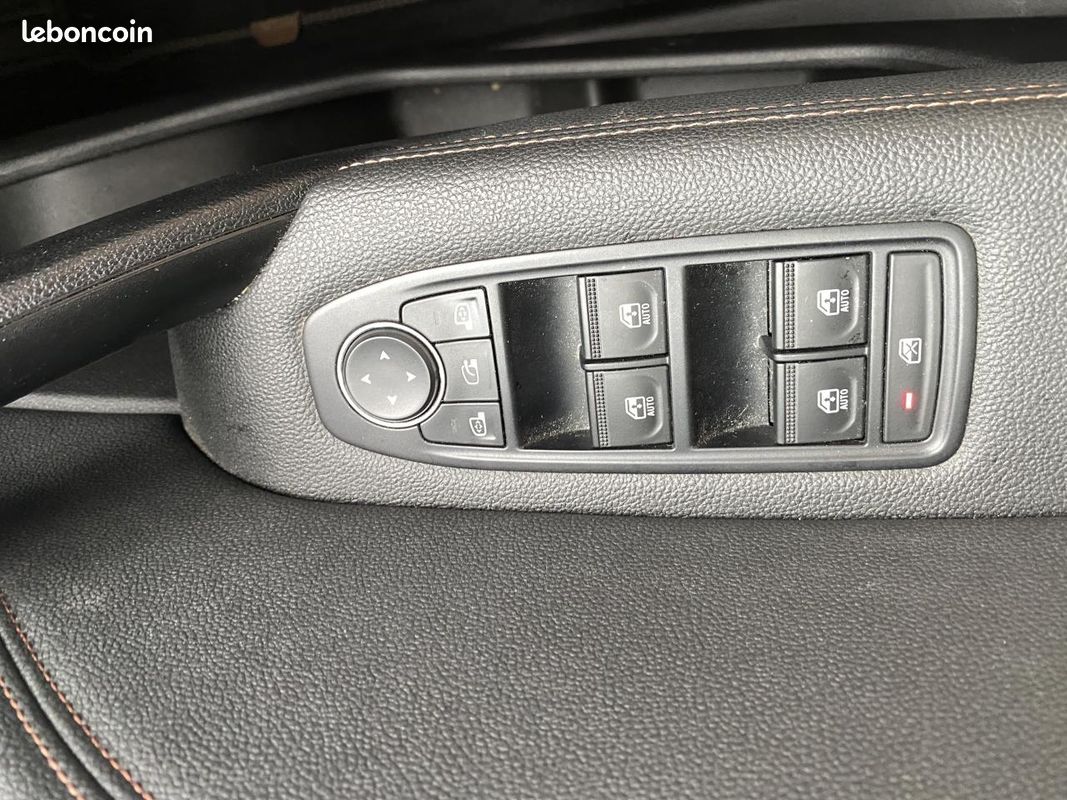 RENAULT CAPTUR 1.6 E-Tech Hybride - 145 - BVA multi-modes 2021 II Initiale Paris (image 35)