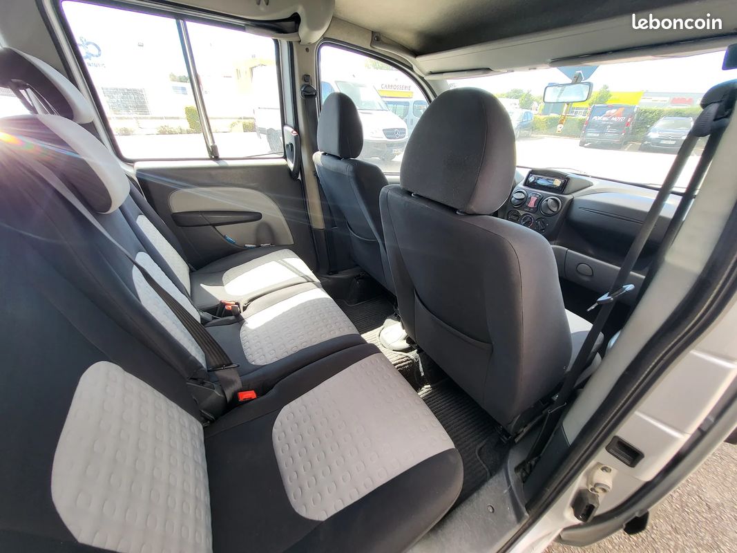 Fiat doblo family 1.9 mjt / 7 places / distri + embrayage + vidange + bougies + vanne egr neuve (image 19)