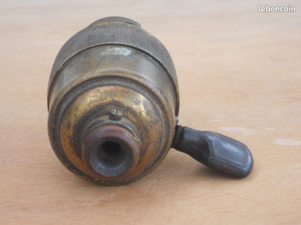 Lot De 2 Anciennes Douilles à Clé En Laiton - Pour Lampe Gras, Mazda, Bryant, Fleur De Lys, Occasion