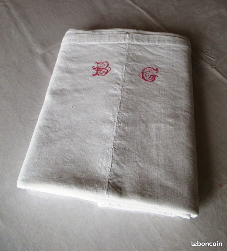 Drap en lin monogrammé - France Drap en lin monogrammé - France