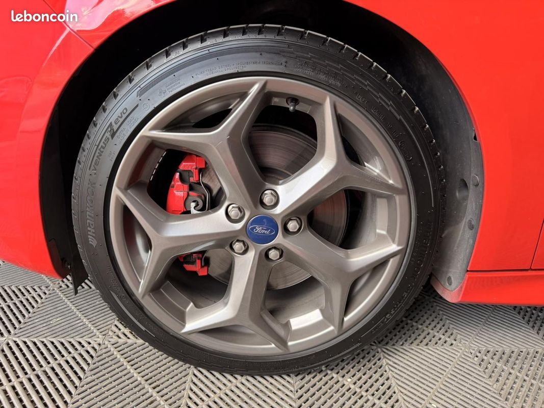 FORD FOCUS ST 2.0 SCTi EcoBoost 250 / Révisé - Pneus & Embrayage neuf (image 11)