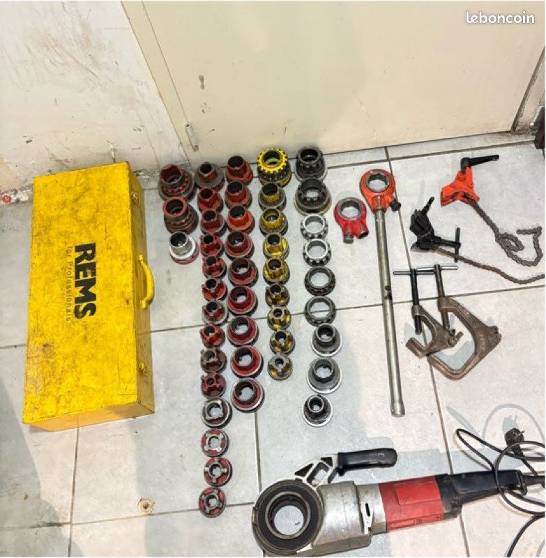 Lot De Têtes De Filière Virax Et Divers - Outillage Plomberie D'occasion