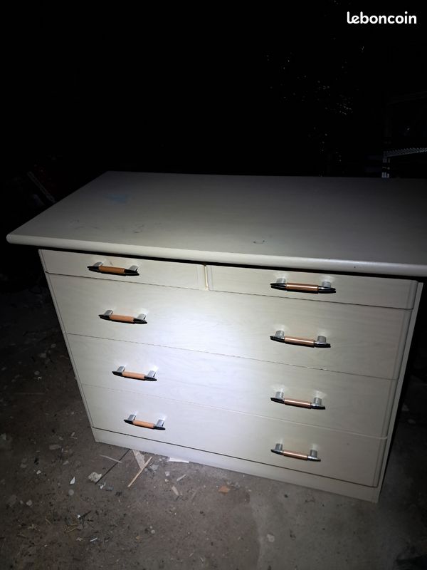 Commode (image 1)