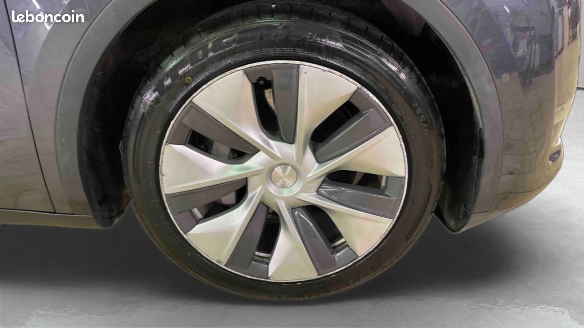 TESLA MODEL Y Long-Range Dual Motor AWD (image 15)