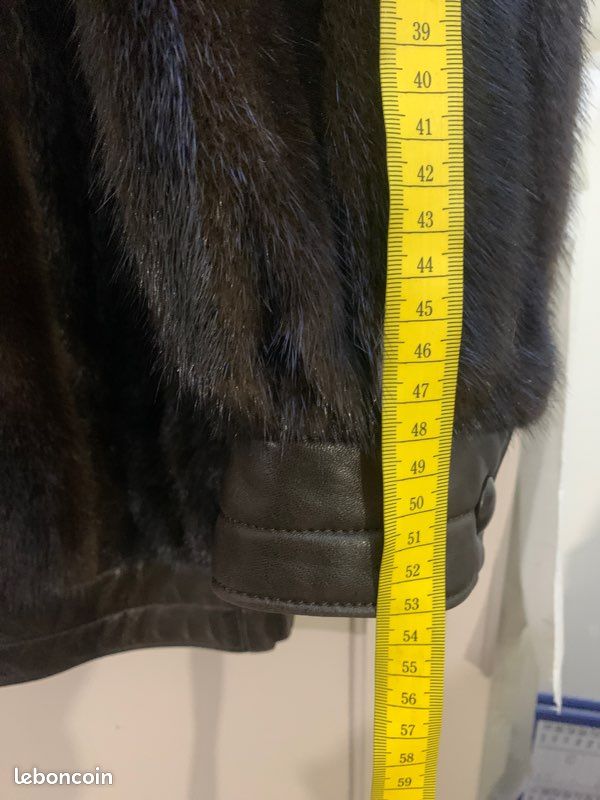 Paire de pendantes en or 750 serti d’un petit rubis