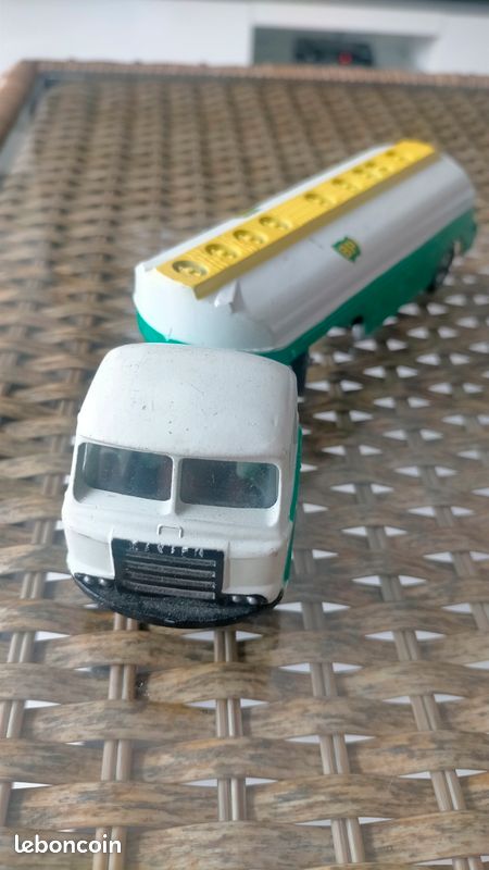 SAVIEM JM240, JM200 et SCANIA - a photo on
