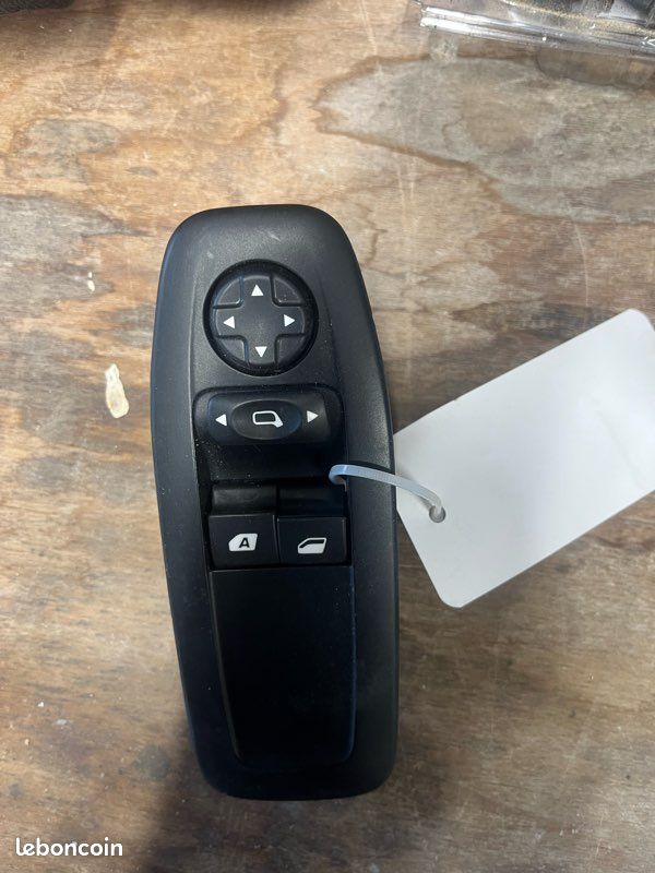 Commande lève vitres Peugeot 2008 (image 1)