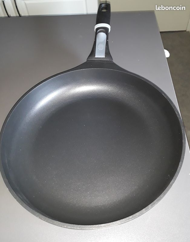 2 poêles en fonte neuves D28 avec poignet amovible (image 2)