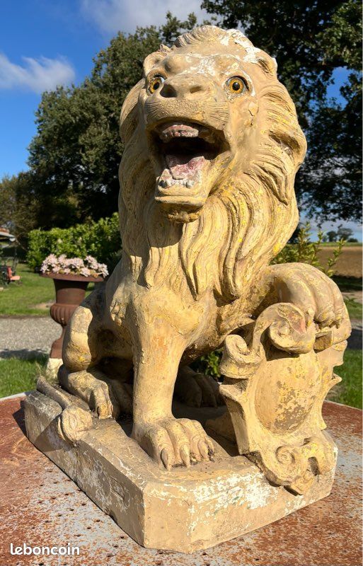 Grand lion en terre cuite de Castelnaudary du XIXème siècle pilier portail matériaux anciens décoration extérieure de château maison de maître parc jardin statue escalier sculpture fontaine terracotta (image 12)