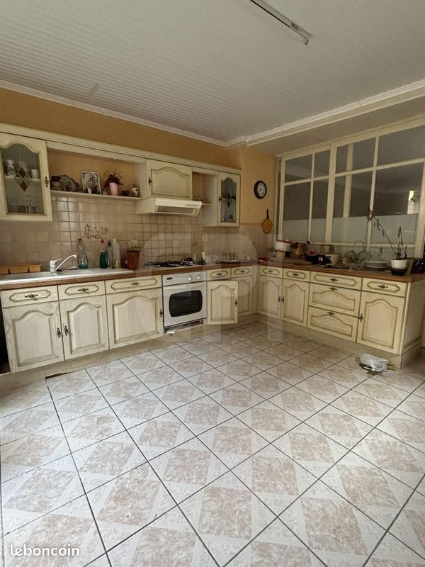 Immeuble 400 m² · à Lys-Haut-Layon · 400 m² · 80 000 €