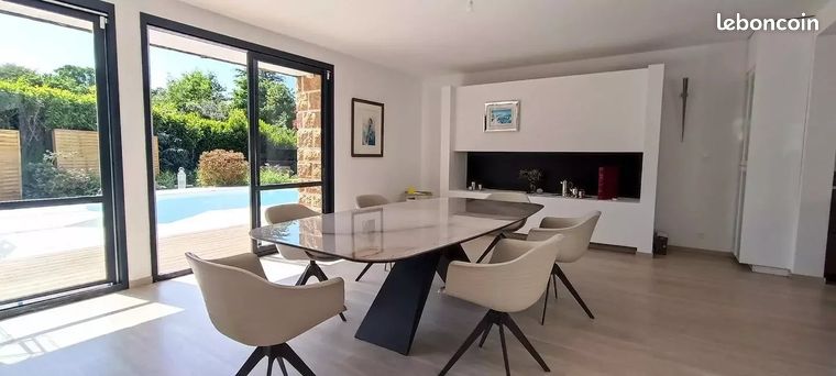 Villa 8 pièces 250 m²