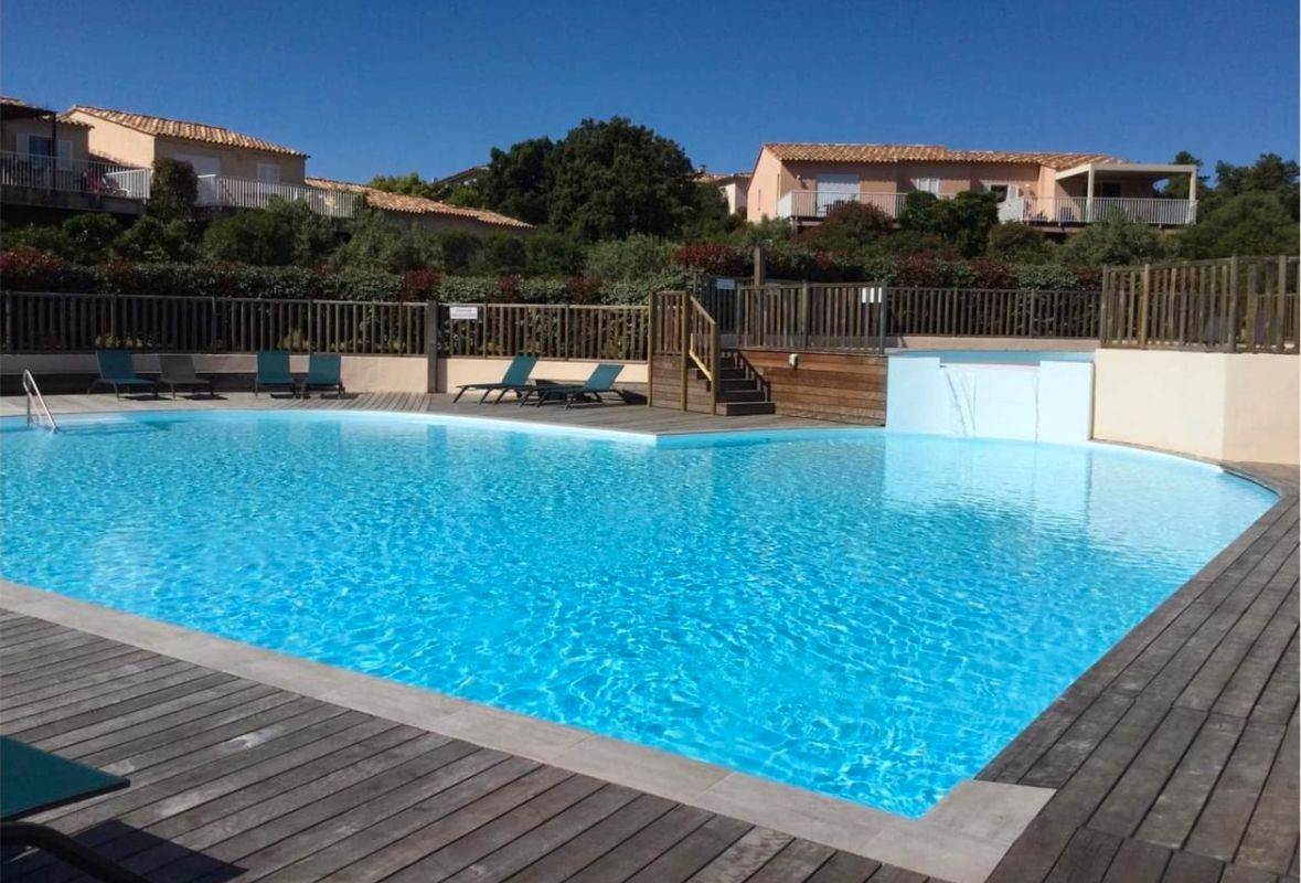 Location appartement T2 4 personnes piscine à Santa Giulia Corse