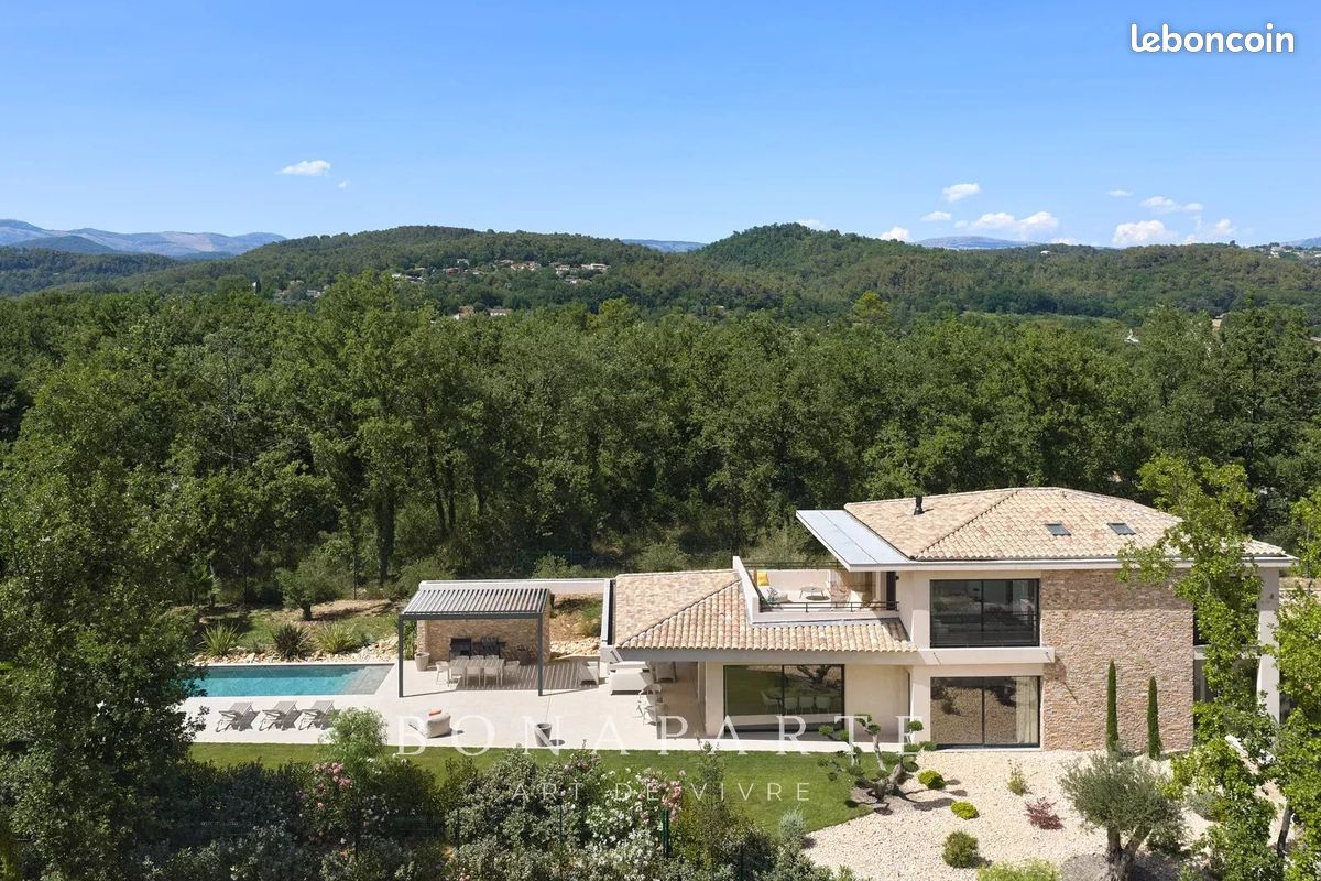 Maison 6 pièces 221 m² · à Tourrettes · 221 m² · 3 200 000 €