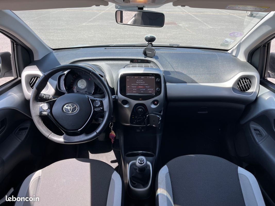 TOYOTA AYGO 1.0 VVTI 70 *RIEN A PREVOIR - MOTEUR A CHAINE - CAMERA DE RECUL - CLIMATISATIOn (image 13)