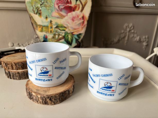 Grande Tasse Ronde Rétro Coupe Du Monde 98 - Arcopal - Footix Et Blason France
