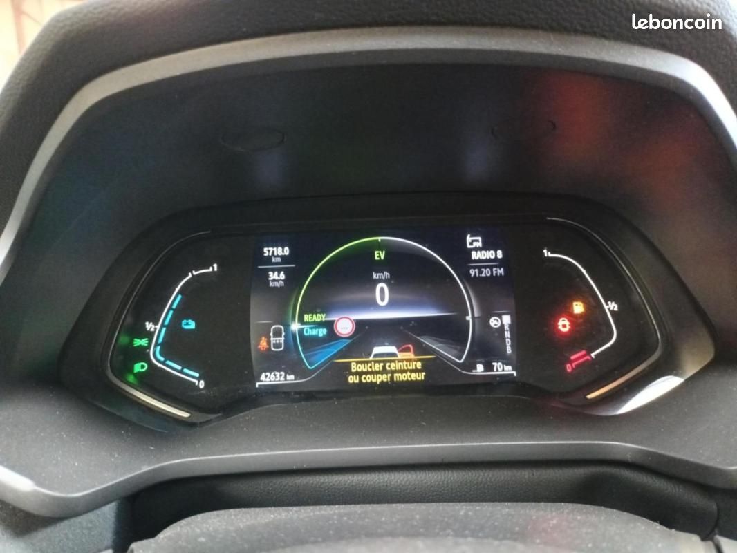 Renault Captur E-Tech 145 - 21 Business (image 17)