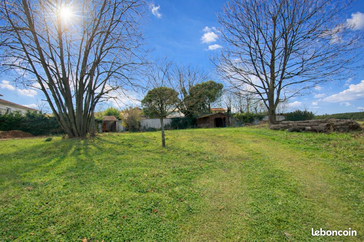 Terrain 900 m² · à Saint-Genis-Laval · 900 m² · 249 000 €