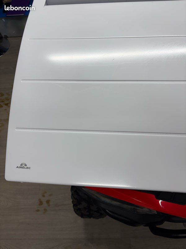 Radiateur 2000w à inertie contrôlée Airelec Novea à détection présence et fenêtres ouvertes. Très peu servis. Prix d’achat environ 400 euros pièce (image 1)