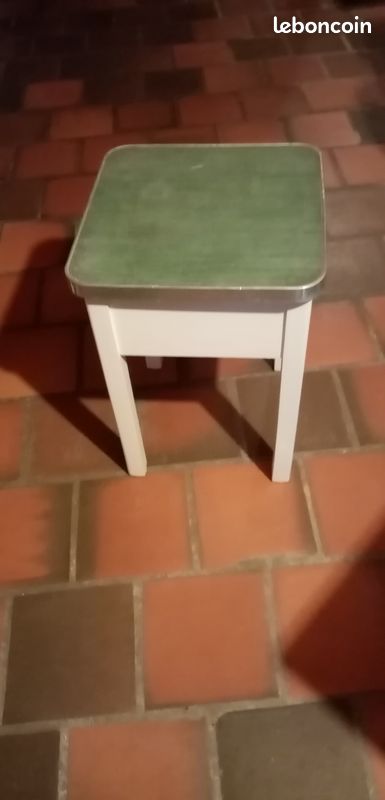 Lot de 2 Tabourets en bois (image 1)