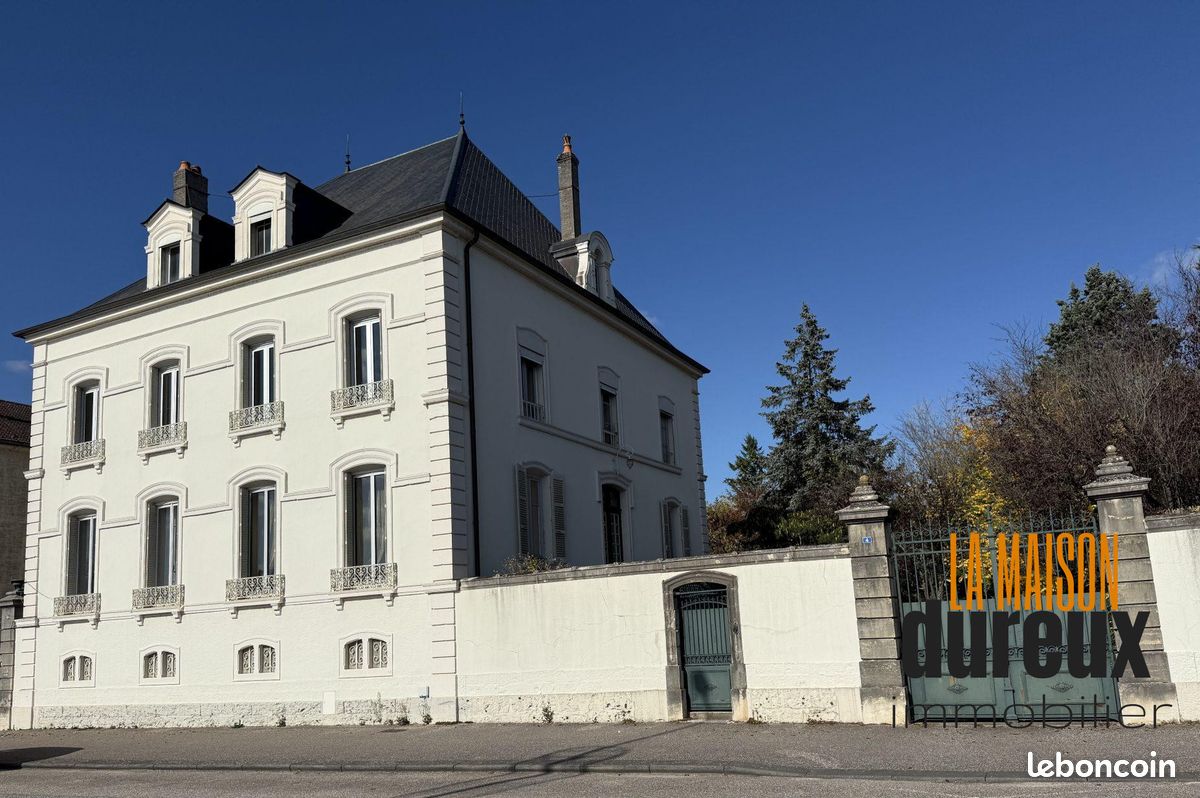 Maison 12 pièces 310 m² · à Gray · 310 m² · 548 000 €