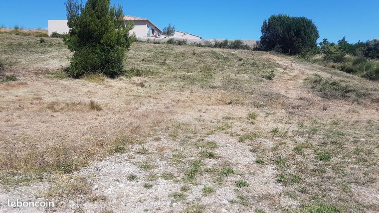 Terrain 747 m² Montfrin