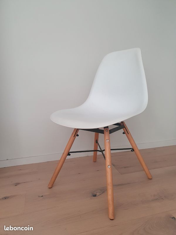 5-6 chaises blanches (image 1)