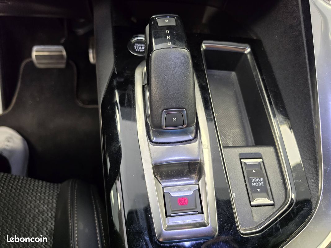 PEUGEOT 5008 PureTech 130ch S&S EAT8 GT (image 21)