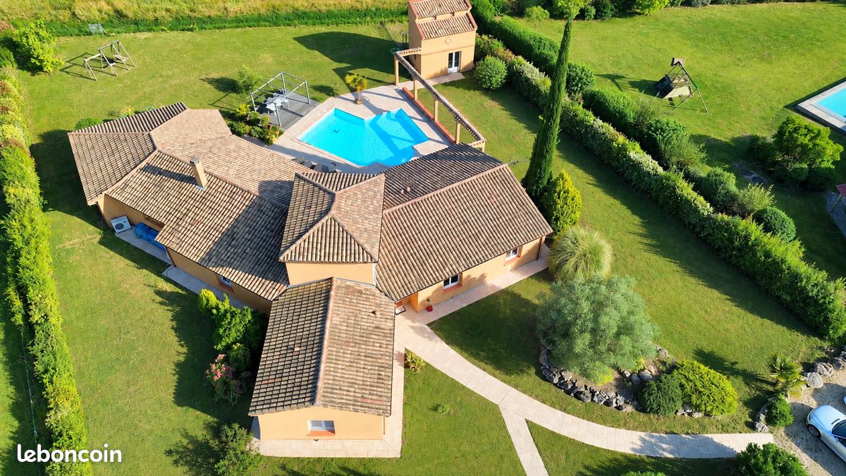 Maison 11 pièces 323 m² · à Fronton · 323 m² · 875 000 €