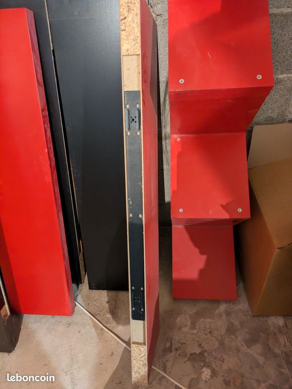 Étagères Ikea rouges et noires (image 6)